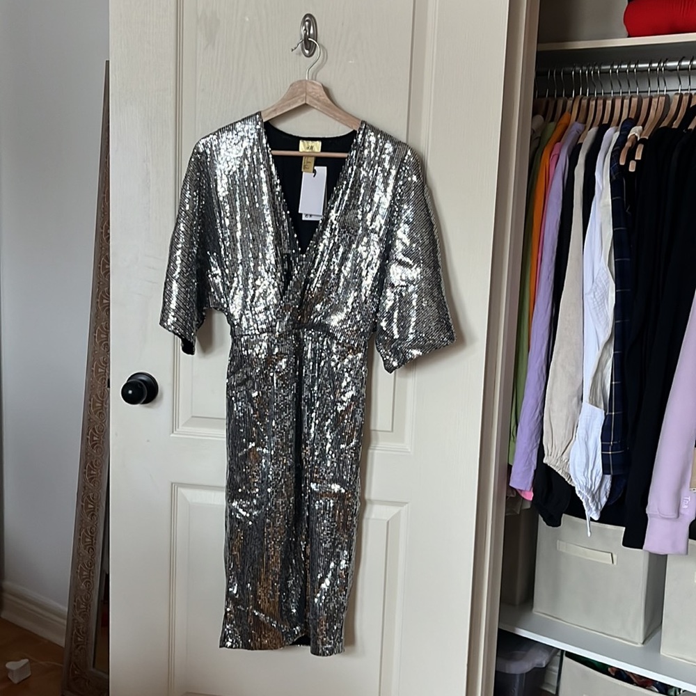 BNWT H&M silver sequinned dress in size 2